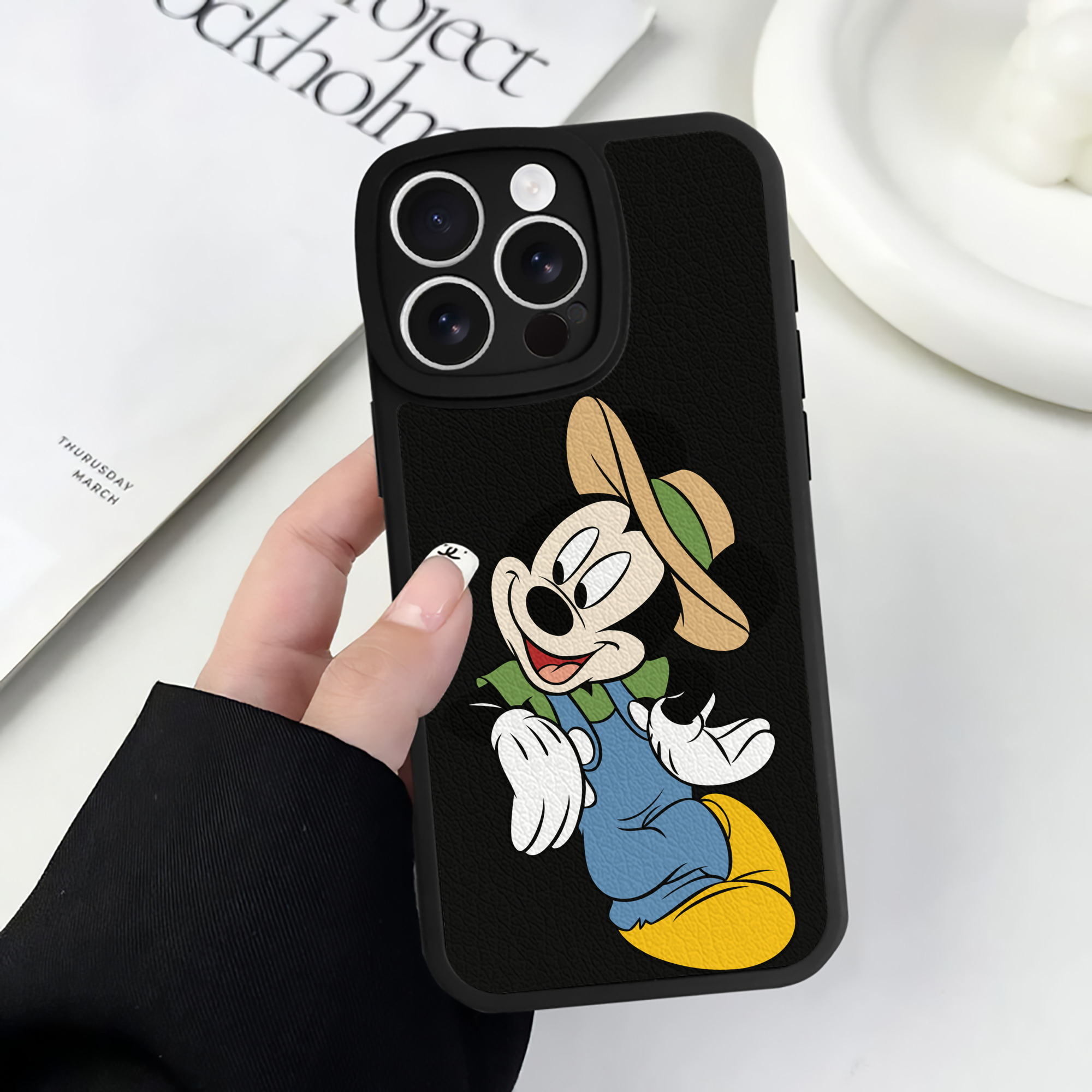 （画像用） ミッキーマウス Mickey Mouse 【iPhone 16シリーズ対応】シリコンスマホケース（レザー調） 材質：シリコン
